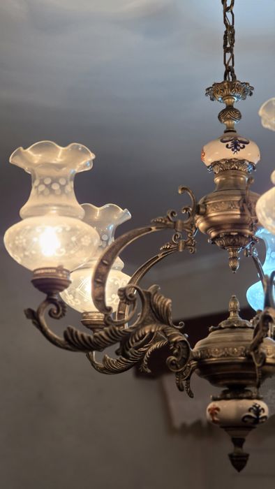 Lustre antigo 5 braços em latão e vidro gravado