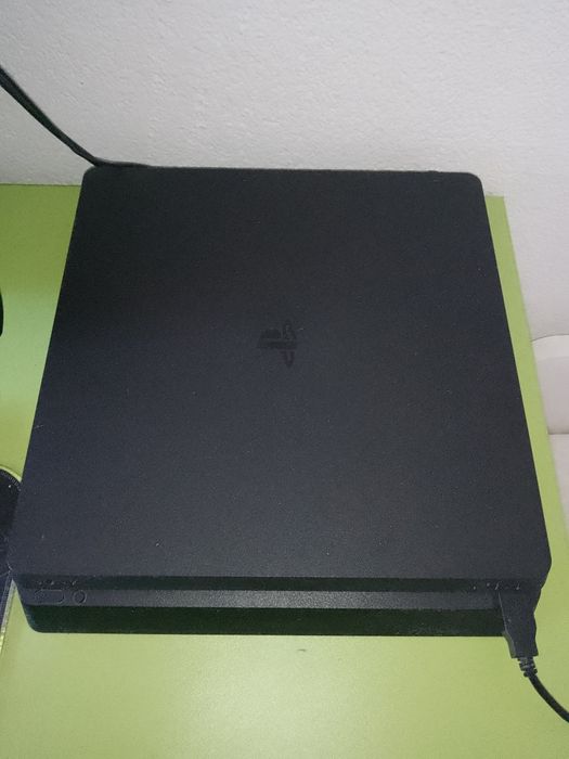 Ps4 slim 1TB z grami