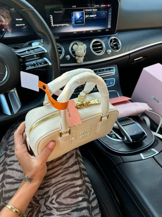МІУ-МІУ! Miu Miu Arcadie Beige leather bag / Жіночі біла сумочка