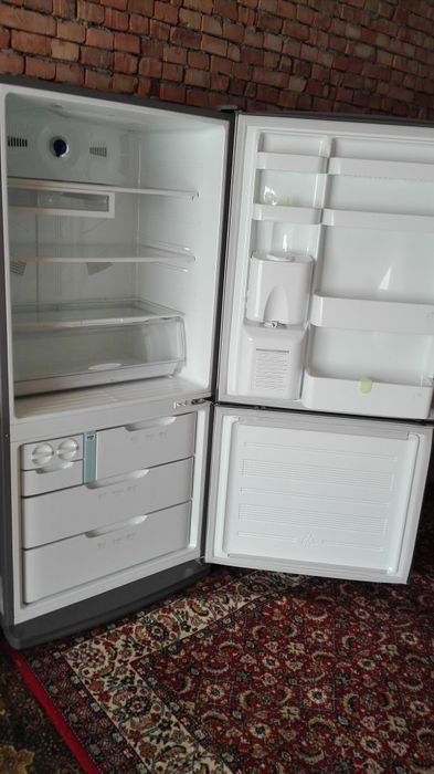 Продам холодильник Samsung. Привезений з Німеччини. Стан ідеал.