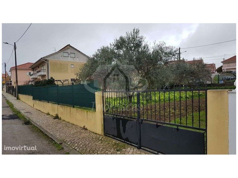Terrenos urbanos com 855 m², vista rio, 4 moradias, 2 gavetos, Port...