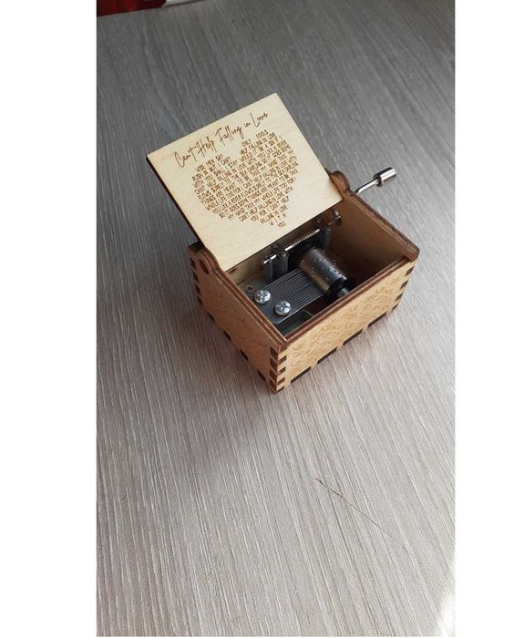 Caixa de música Elvis Can't help falling in love coração NOVO Valentim