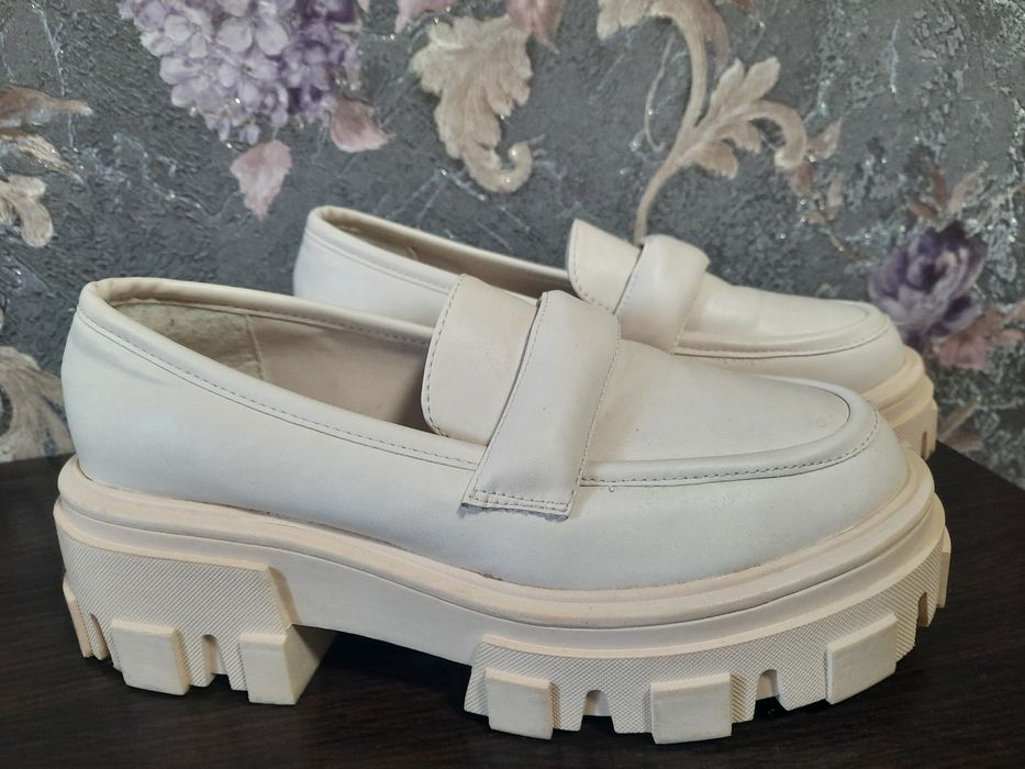 Продам туфельки для школы