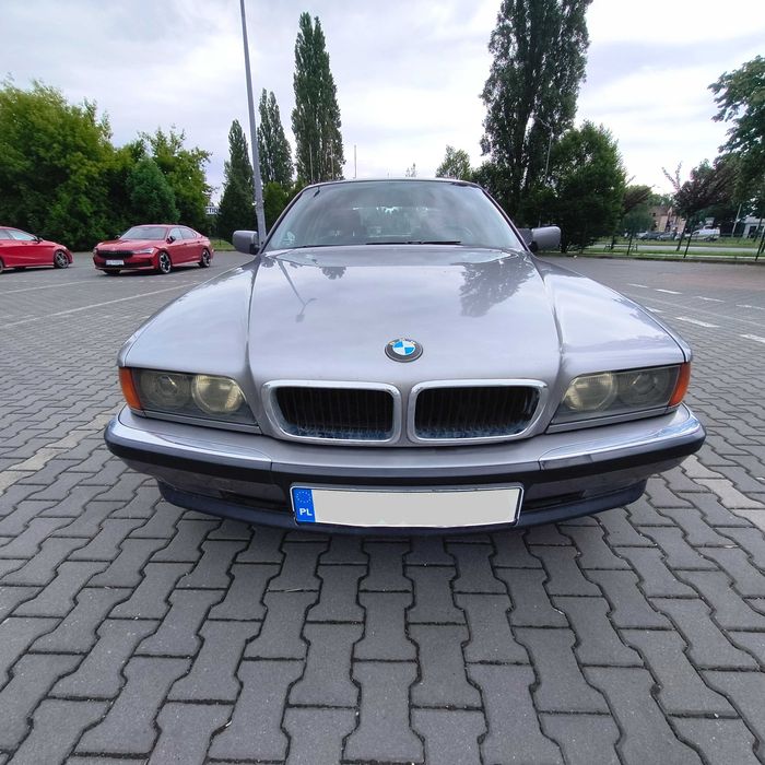 BMW Seria E38 740i Aspensilber-Mettalic