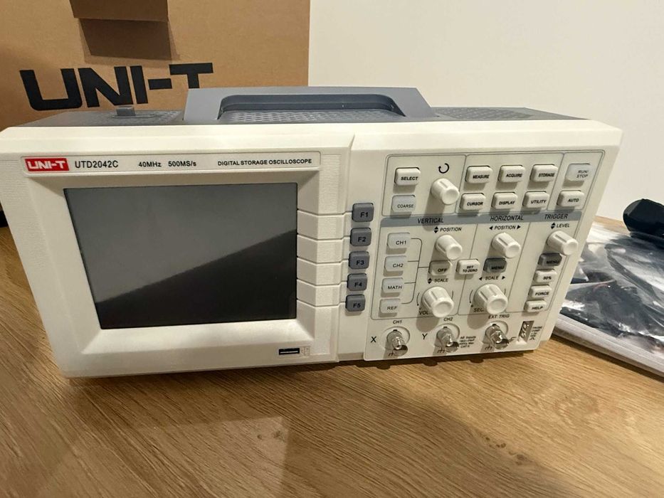 Oscyloskop cyfrowy UNI-T UTD2042C | 2 kanały | 40MHz | 500MS/s