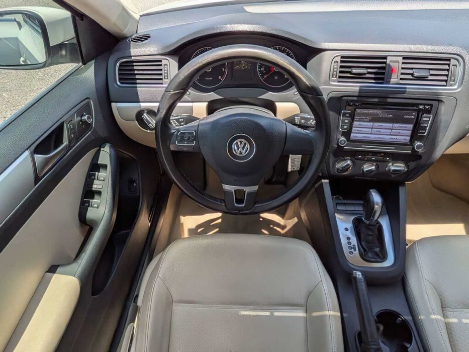 Volkswagen Jetta      2013