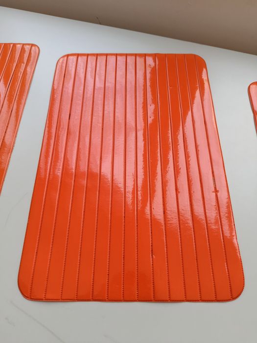 Orange Plastic Ribbed Placemats Set of 3 / Individuais de Mesa Laranja