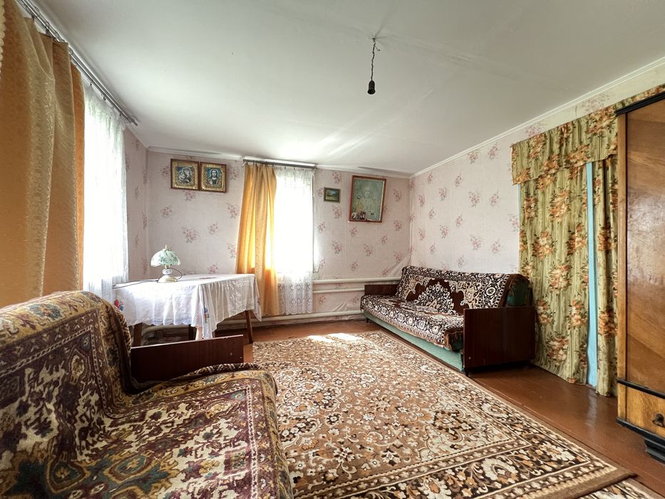 Будинок в селі Острів  поруч сосновий ліс та річка