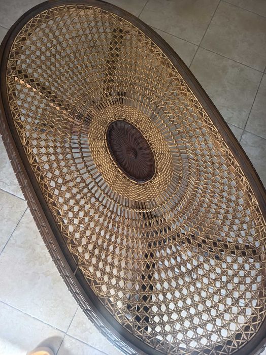 Mesa de centro com palha