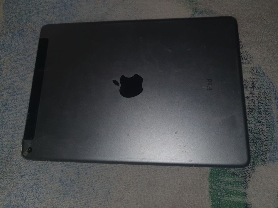 Продам ipad air 2 64gb neverlock с битым экраном