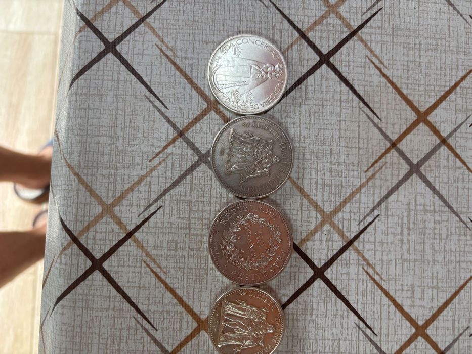 Moedas antigas de vários anos