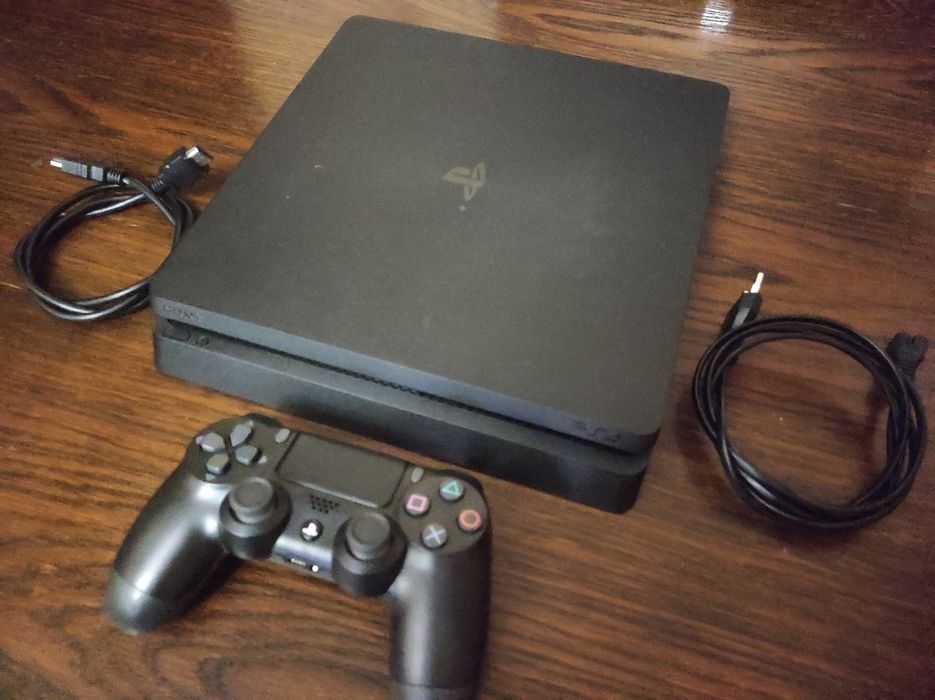 Продам PS4 slim 1Tb