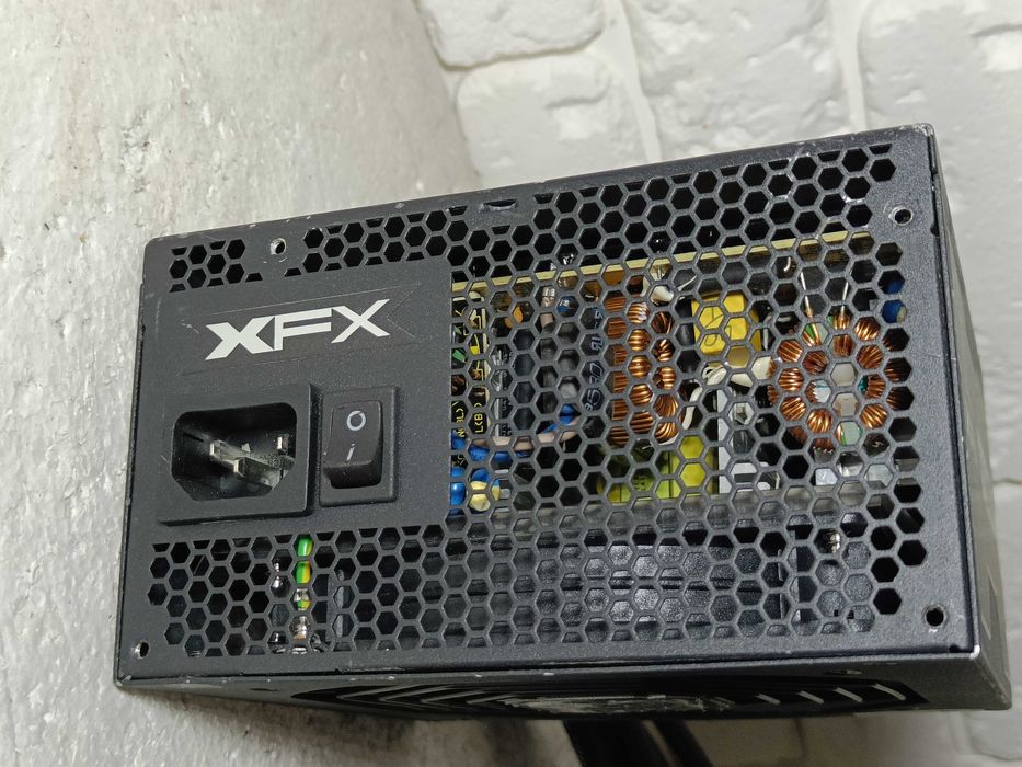 Блок живлення XFX PRO 450W 80 PLUS BRONZE 8pin GPU 8pin CPU на ПЛОМБІ!