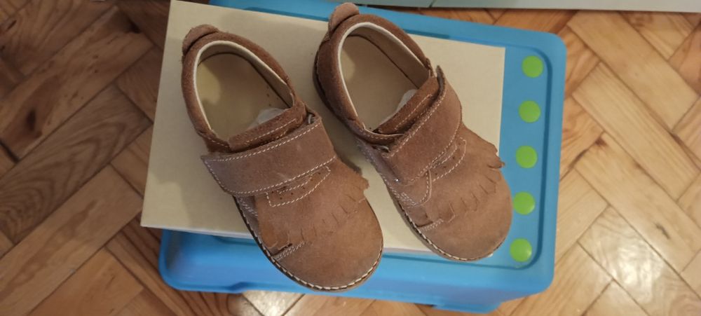 Sapatos carneira com franjas feitos em Portugal tamanho 26