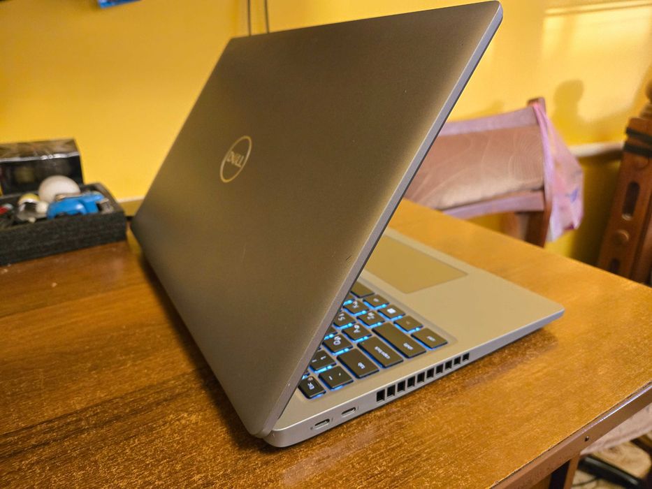 DELL Latitude 5530