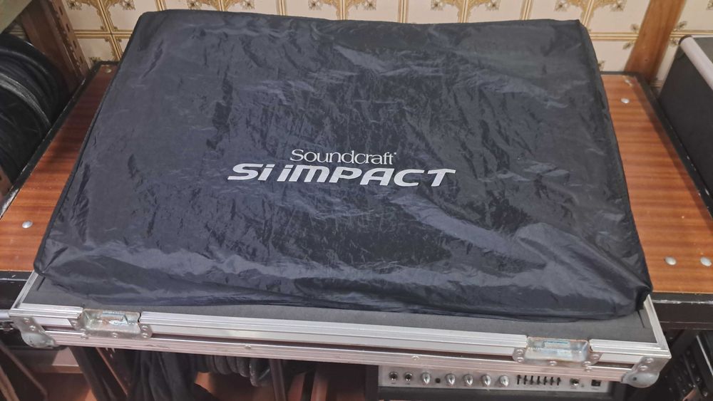 Mesa Digital Soundcraft SI Impact com Case