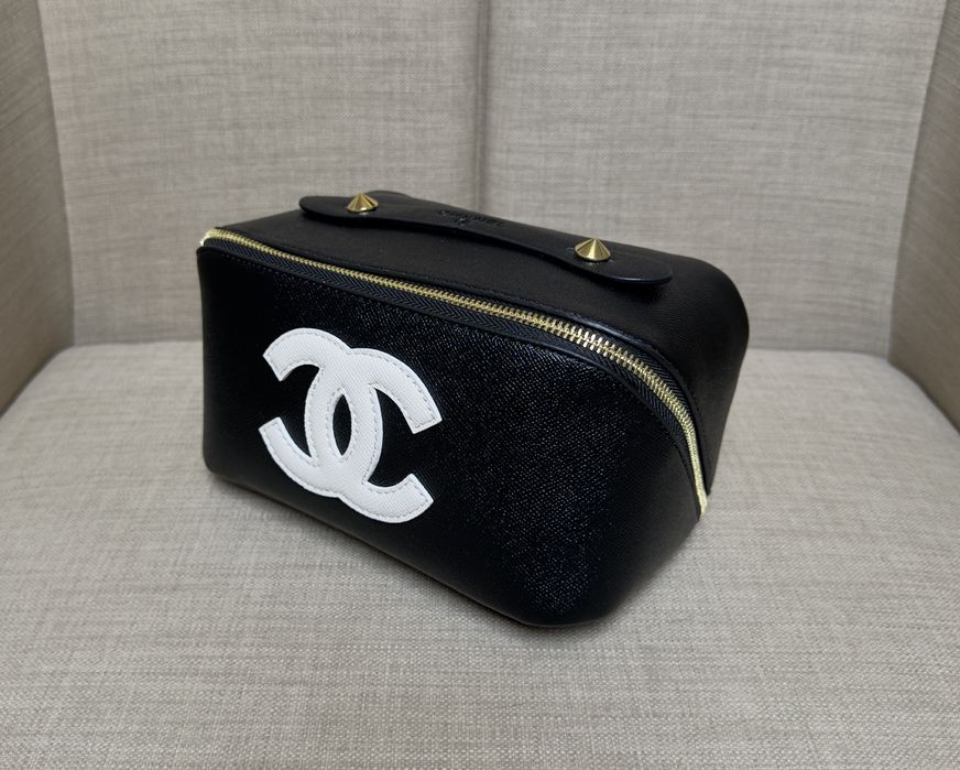 Kosmetyczka CC czarna z białym Logo