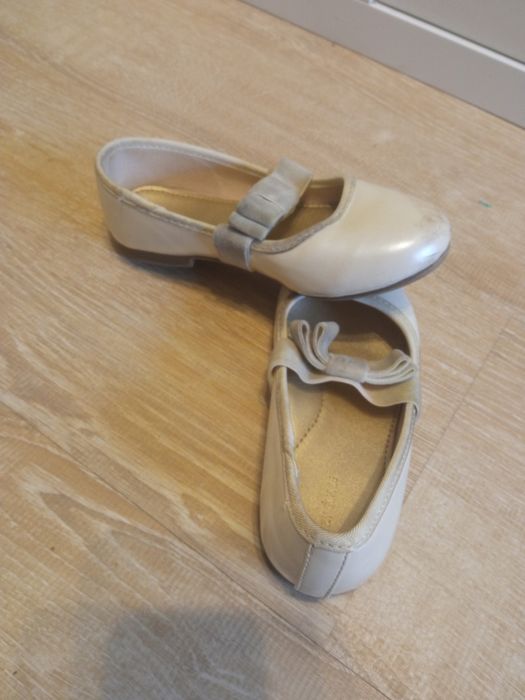 Sapatos verniz menina n26 -1€