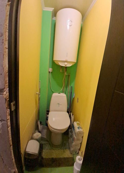 Продам 1 кімнатну квартру в центрі міста Чугуїв.