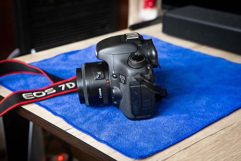 Canon 7D + Canon EF 50 1.8 + сумка + карта памяти