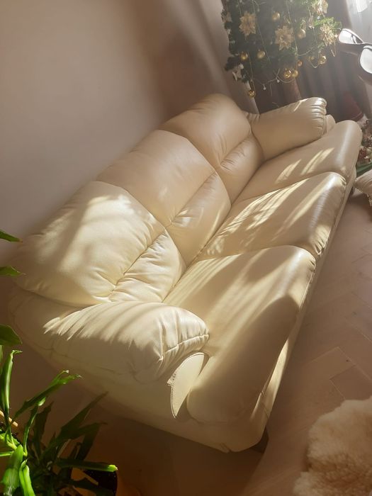 Skórzana beżowa sofa