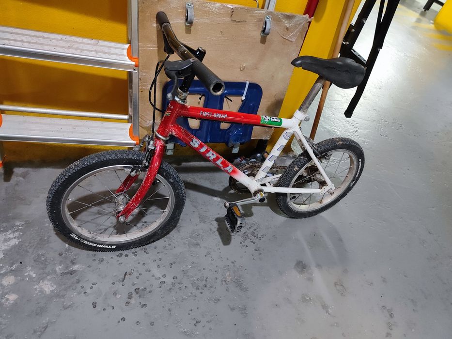 Bicicleta aro 16 com pneus novos