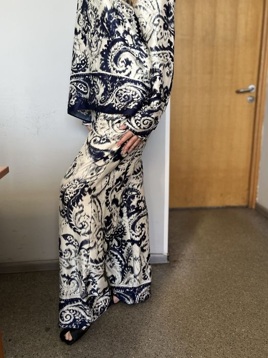 Продаю костюм зара