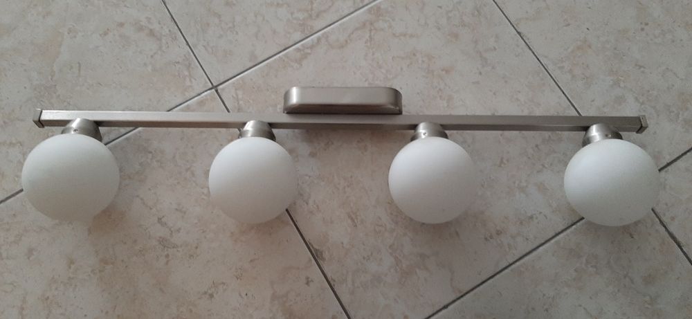 Candeeiro bolas brancas