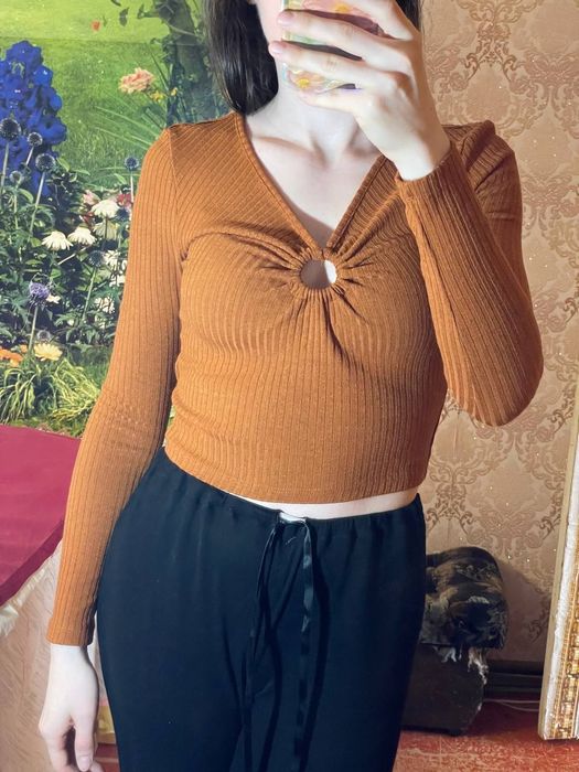 Жіноча облягаюча кофта чорна коротка топ з довгим рукавом в рубчик с м