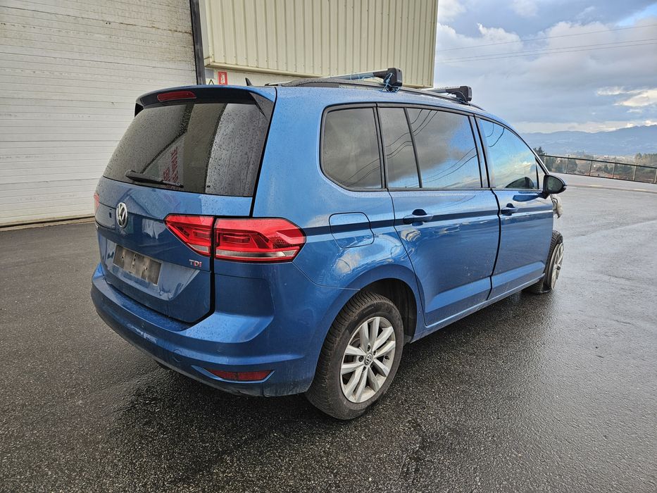 Volkswagen Touran 1.6 TDi de 2016 para peças