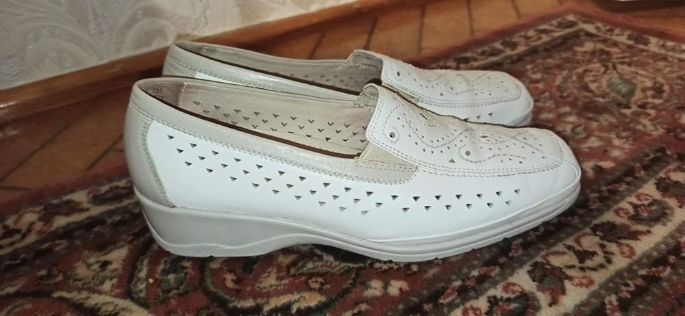 Skórzane białe buty medyczne