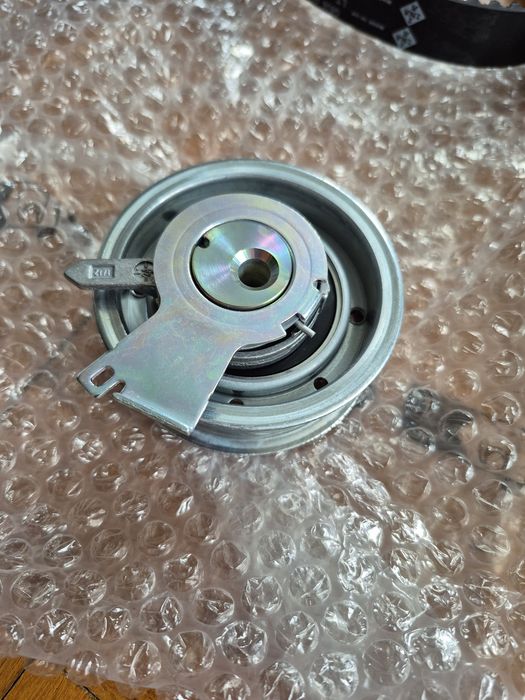 Rozrząd z pompą wody + filtr oleju VW Bora 1.6