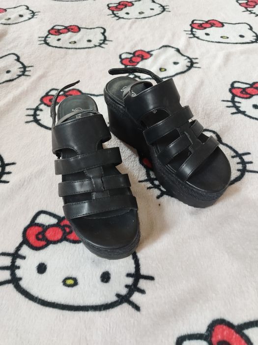 Sandałki na platformie Stradivarius