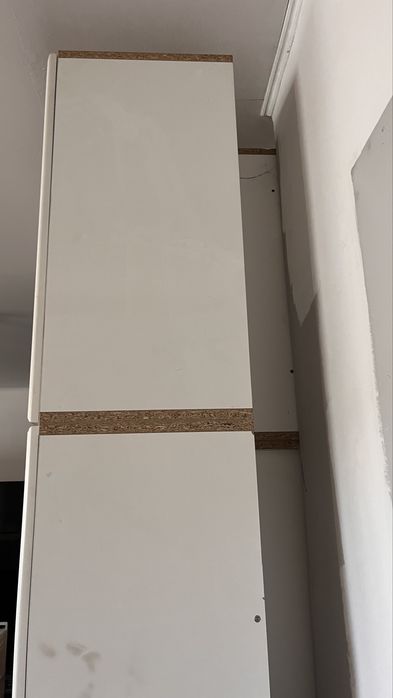 Szafa biała wysoka 280 cm z ekspozycji