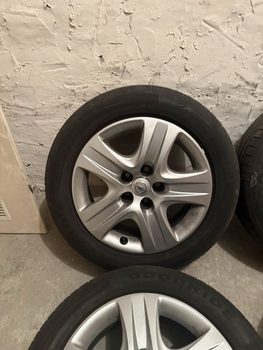 Felgi strukturalne 5x120 + Opony 225/55R17 + Kolpaki Opel Insignia A