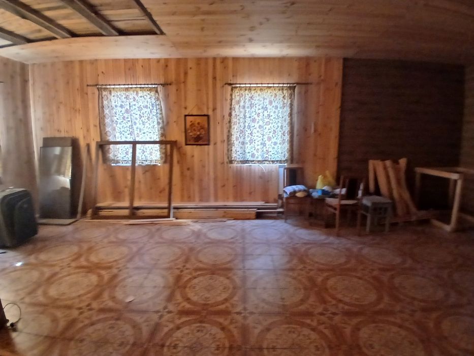 Будинок біля лісу.  Сертифікат, постанови