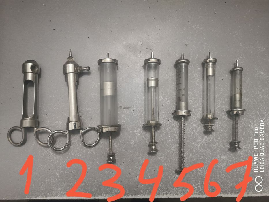 Зажими, пінцети, шприци, голки