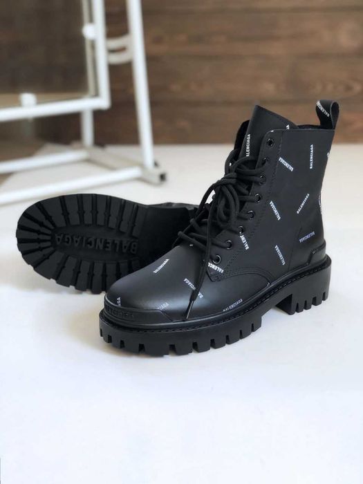 Ботінки - Balenciaga Strike Boots (чорні і білі )