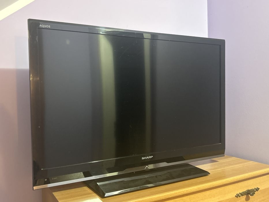Telewizor sharp czarnyo