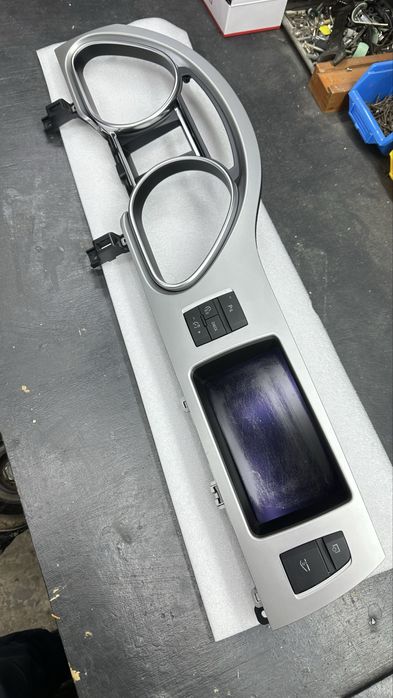 Рамка с монитором оригинал Audi Q7