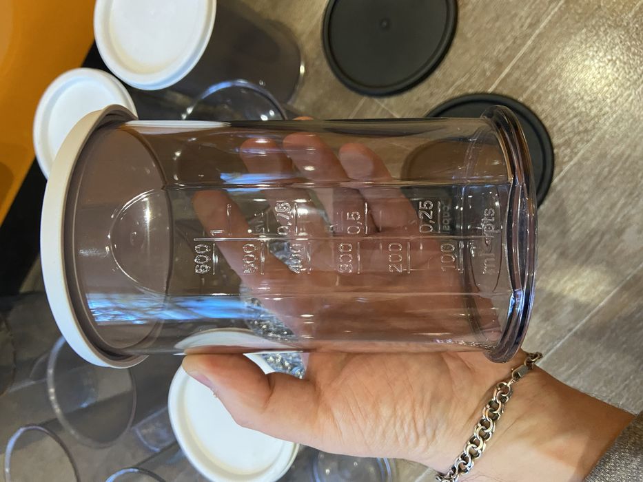 Емнісь стакан 0,6-1 літр мірний стакан є кількість