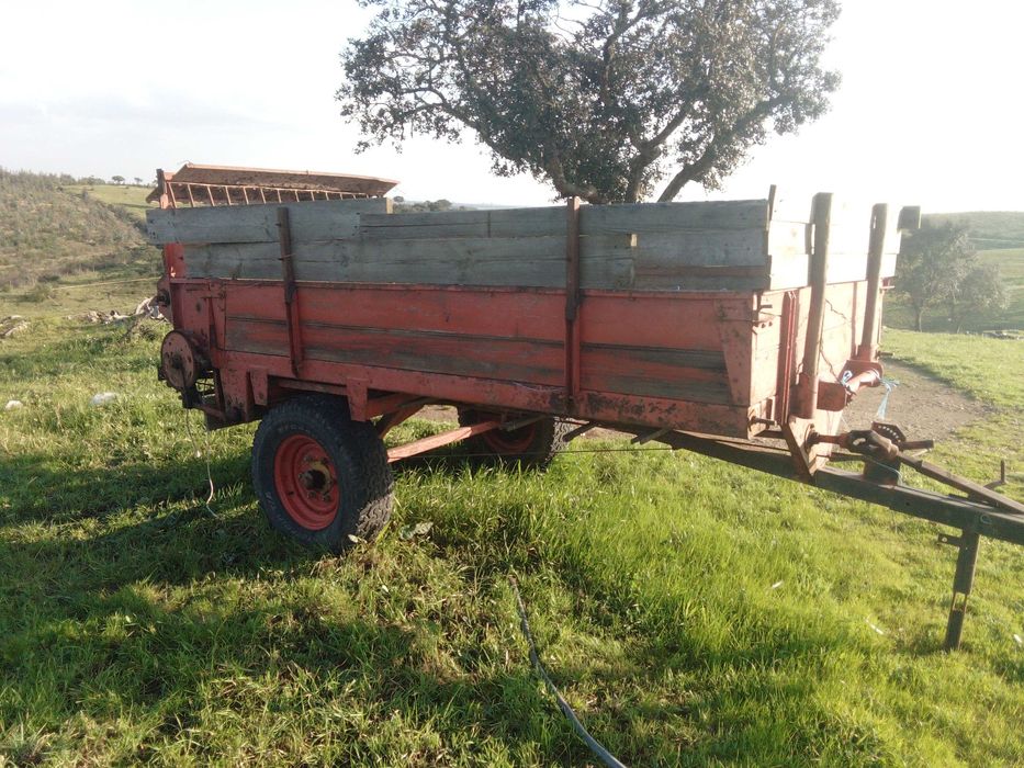 Reboque de espalhar estrume