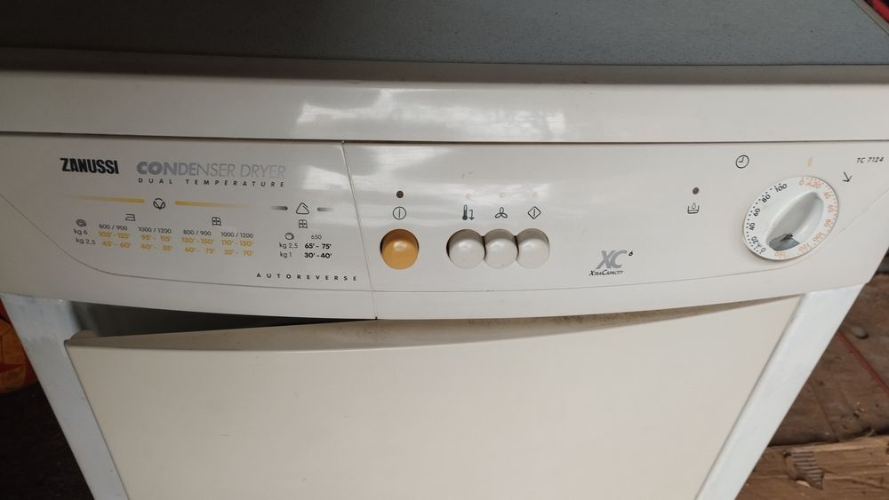 Máquina de secar roupa da zanussi