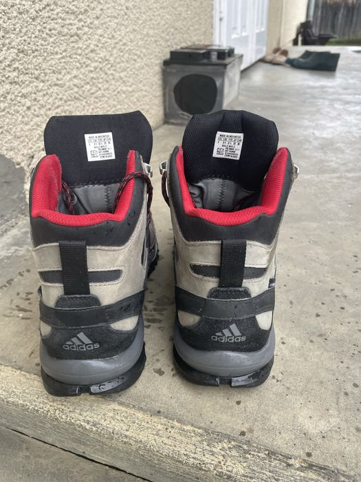 Продам чоловічі ботінки Адідас на осінь та євро зиму.