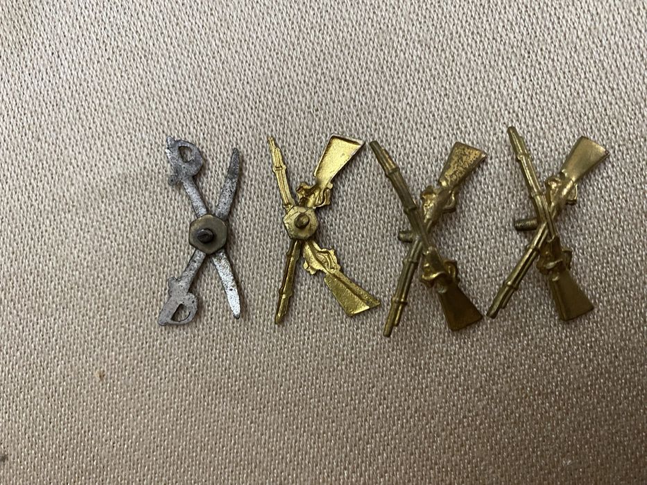 Pins de armas colecao