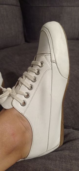 KMB-skorzane hiszpańskie sneakersy 39