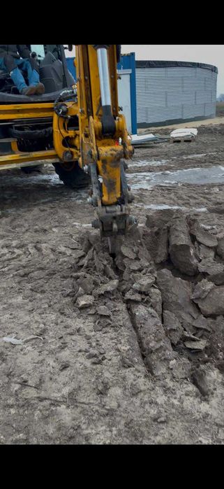 Usługa Koparko-ładowarką JCB 4CX