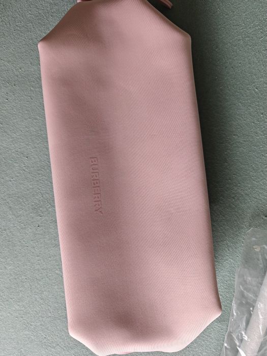 Zupełnie nowa różowa torebka Burberry kosmetyczna