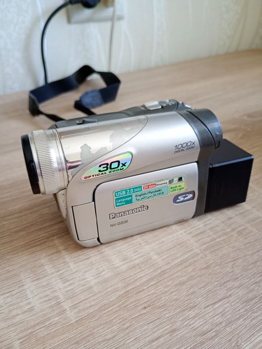 Продам видеокамеру Панасоник NV-35