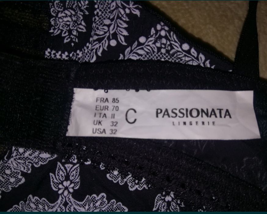 Бюстгальтери різні моделі